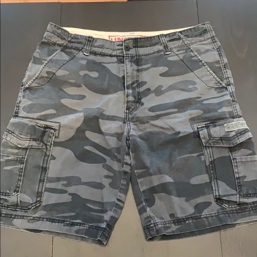 Unionbay cargo shorts black and gray camouflage